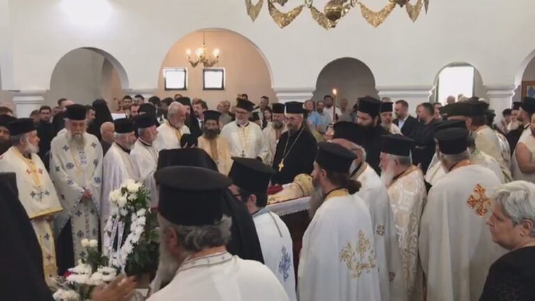 Përcillet për në banesën e fundit Mitropoliti i Gjirokastrës, mesha u mbajt nga kryepeshkopi Joan