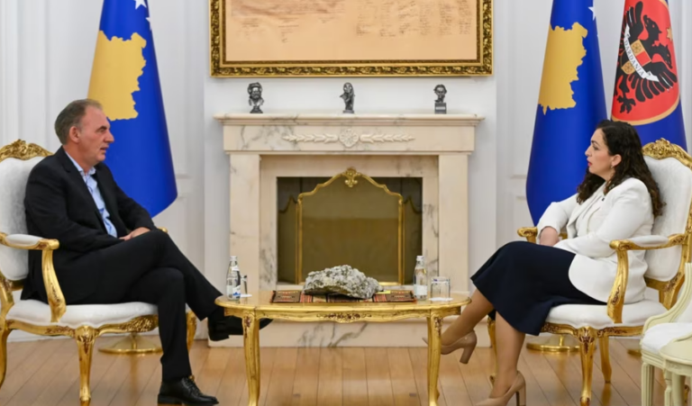 Afron seanca numër 49 për konstituimin e Kuvendit, Presidentja Osmani takim me Fatmir Limaj