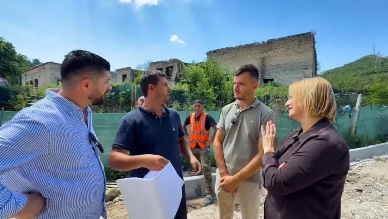 Anila Denaj inspekton rehabilitimin e rrugës “Zall” në Skuter, Krrabë, një investim për siguri dhe zhvillim turistik