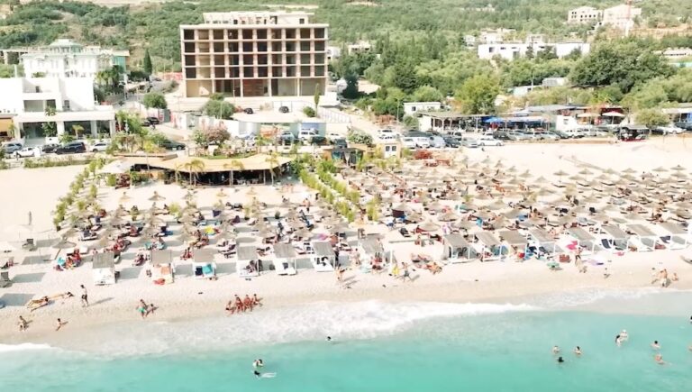 Rama na çon në bregdetin e bukur të Palasës, bashkë me një paketë këshillash mjekësore