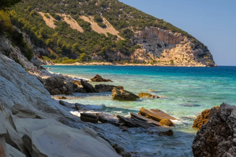 “Si Viaggia”: Vizitoni ishujt e Shqipërisë, mes plazheve magjepsëse, historisë dhe natyrës së egër