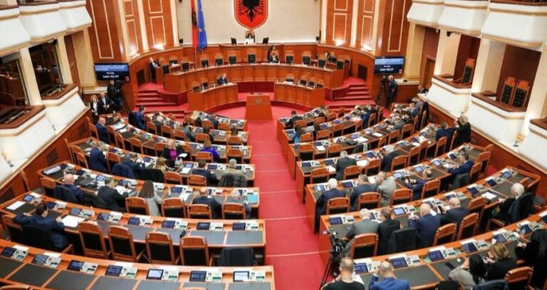 Sot seanca e fundit plenare/ Çfarë pritet të diskutohet në Kuvend