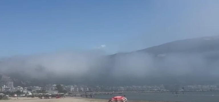 Fenomen në pikun e vapës, mjegulla ”pushton” Vlorën