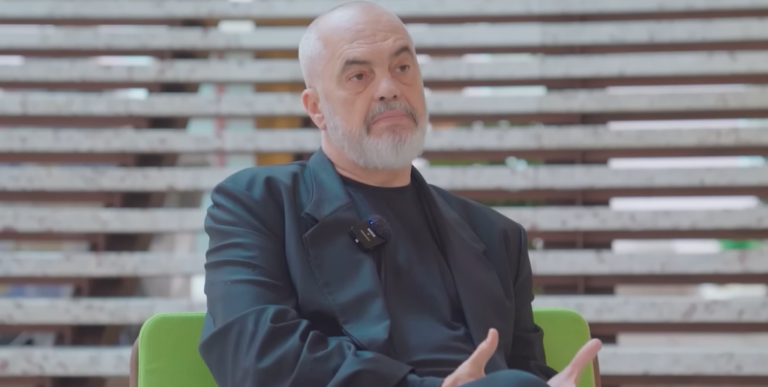Rama në një intervistë për gazetarin britanik, Robert Hackman: Bektashizmi thesar kombëtar për Shqipërinë, gjithçka për t’i mbajtur ata gjallë