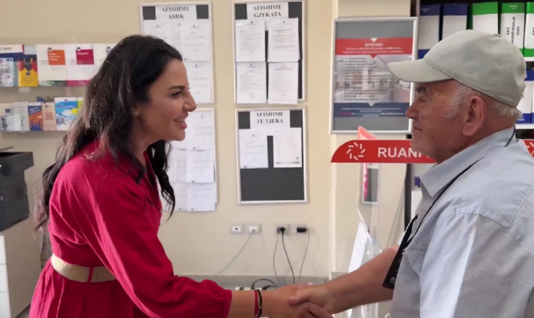 Zyrat me një ndalesë, Balluku: Shërbimet në e-Albania janë falas, përfshirë pasaportat dhe shërbimet bashkiake