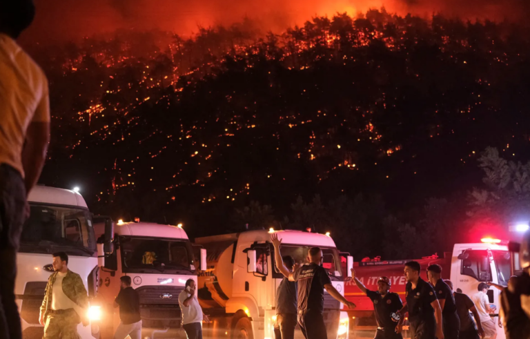 Reuters raportim për zjarret: Flakë në Turqi, Greqi dhe Shqipëri mes valës së të nxehtit të fortë mesdhetar