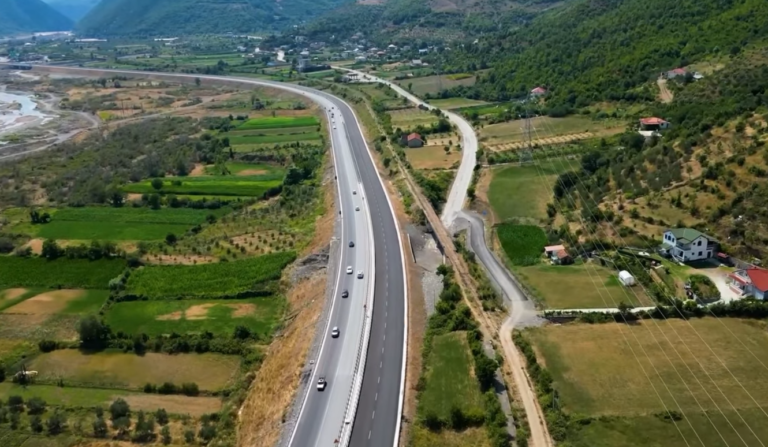 Segmenti strategjik Elbasan-Librazhd, Balluku: Puna po avancon ndjeshëm në asfaltim, ura dhe veprat inxhinierike