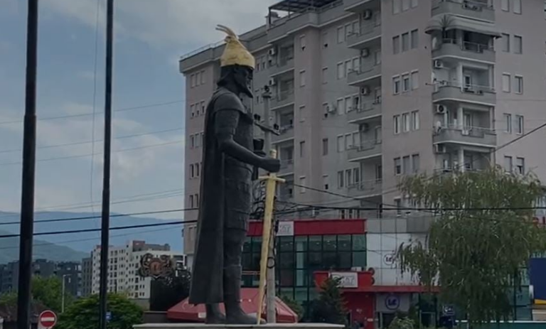 Akt vandal, dëmtohet shtatorja e Gjergj Kastriotit Skënderbeut në Prizren