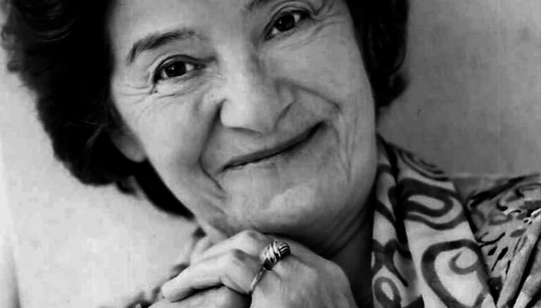 I bashkohet yjeve të përjetësisë, Violeta Sekuj, një korçare që u rrit me mëkim shpirtëror në tempullin e korifenjve, Teatrin “Migjeni”
