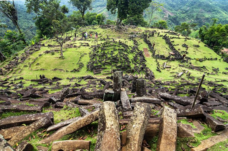 A është ndërtuar nga njerëzit piramida më e vjetër në botë, Gunung Padang? E vërteta në ringun e debateve