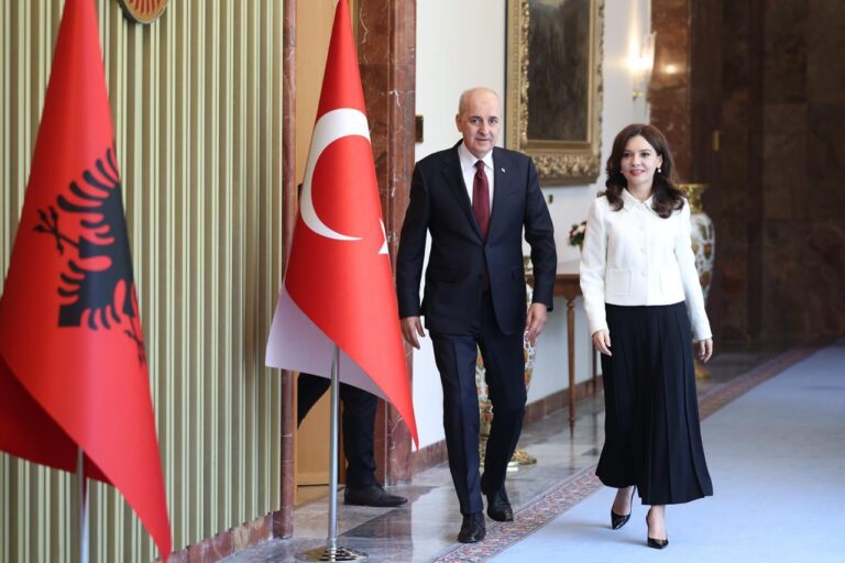 Spiropali në Turqi, takohet me Presidentin e Asamblesë së Madhe Kombëtare, Kurtulmuş: Ne kontribuojnë për stabilitetin, sigurinë dhe paqen