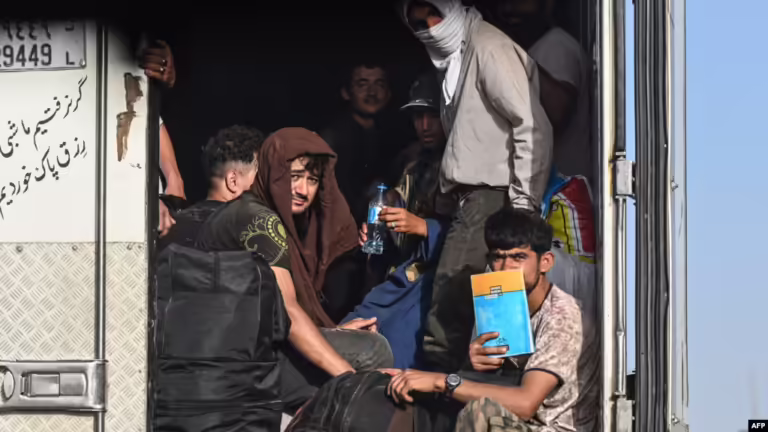 Qindra mijëra afganë detyrohen të largohen nga Irani, thotë OKB-ja