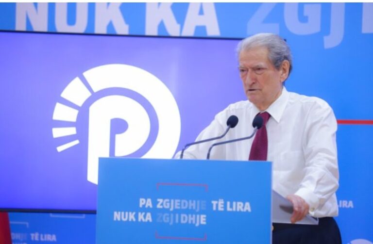 Berisha uron SHBA-në për Ditën e Pavarësisë: Ka bërë më shumë se kushdo tjetër për lirinë e kombit shqiptar