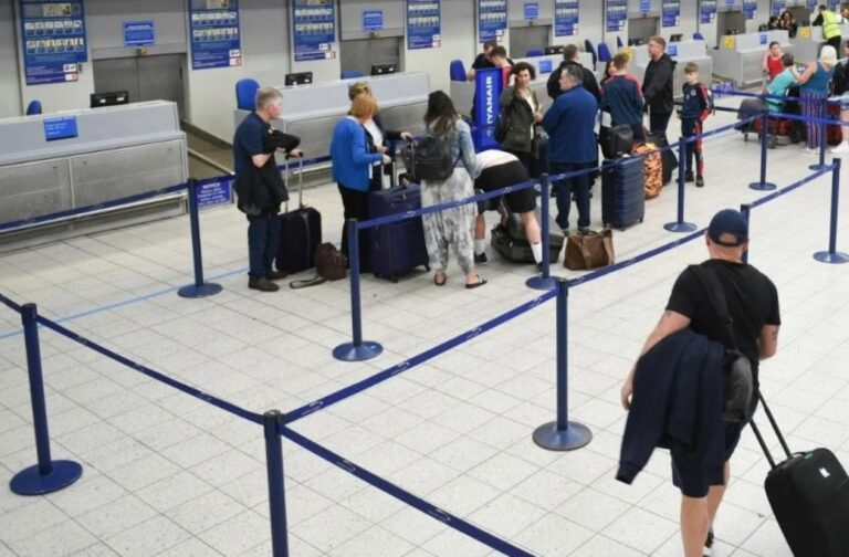 Çfarë nuk duhet të bëni në aeroport, gabimet që çojnë në arrestim