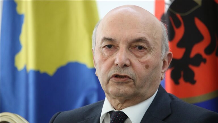 Ish-kryeministri i Kosovës, Isa Mustafa kritikon qeverinë në detyrë: Kushtetuta nuk lejon dy poste, mospërfillja sjell përgjegjësi ligjore