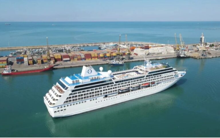 Kroçera “Nautica” ankorohet në portin e Durrësit. 676 turistë nga SHBA-ja dhe Australia vizitë në qytetin