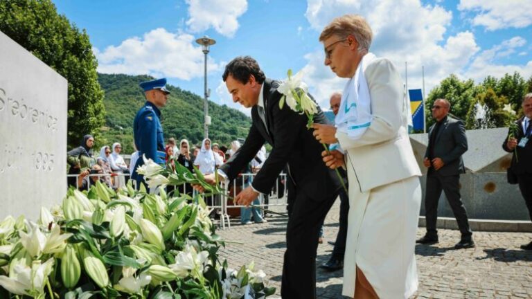 Albin Kurti në Bosnjë: Srebrenica ishte paralajmërim për Kosovën dhe botën