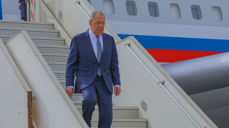 Ministri i Jashtëm rus Lavrov mbërrin në Korenë e Veriut për vizitë zyrtare