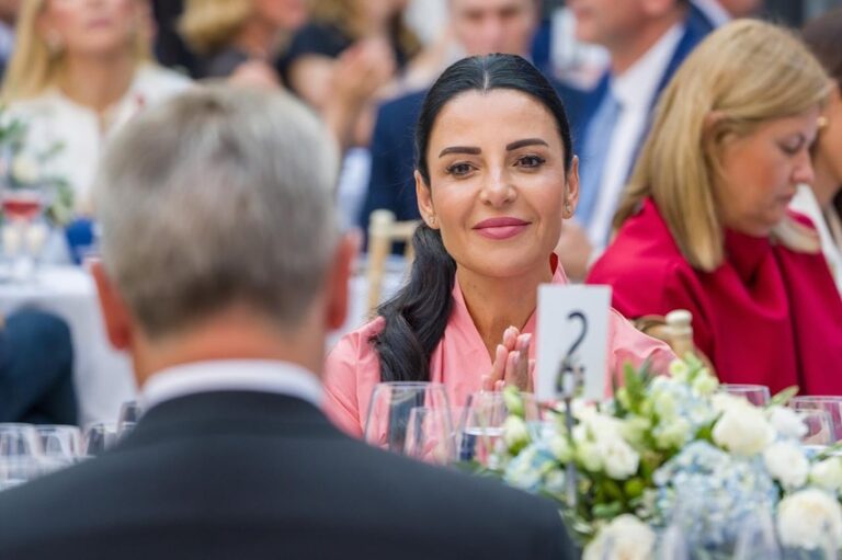 Zv/kryeministrja dhe ministre Belinda Balluku në mbrëmjen gala “20 vjet Komuniteti i Energjisë” në Athinë