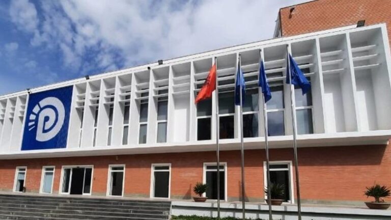SMS e PD për protestën: Pas Lalit është radha e Lubi Ballukut dhe Ramaduros që të përfundojnë në qeli