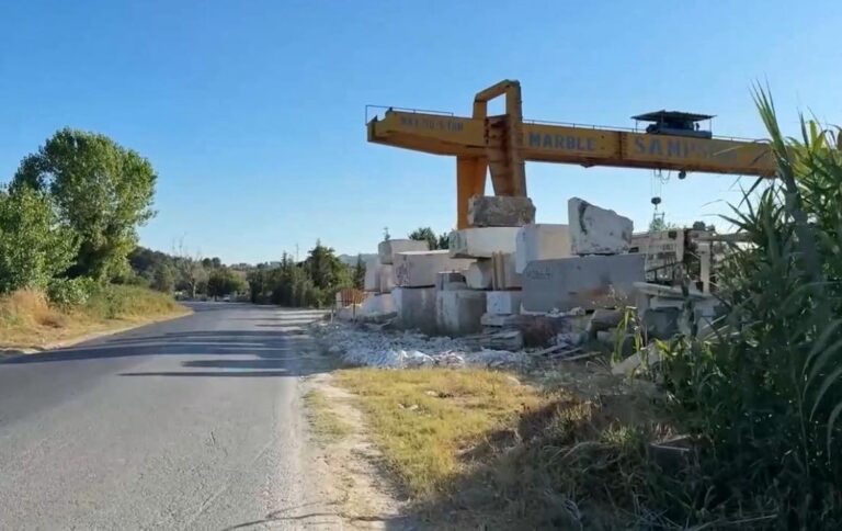 Rama: Nis çlirimi i buzërrugëve kombëtare nga rraqet e llojllojshme të bizneseve