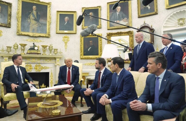 Takimi Rutte-Trump në Shtëpinë e Bardhë, Trump paralajmëron tarifa 100% ndaj Rusisë