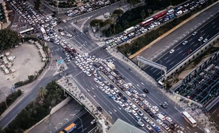Bllokimi më i madh i trafikut në botë, zgjati 12 ditë dhe ishte 100 kilometra i gjatë