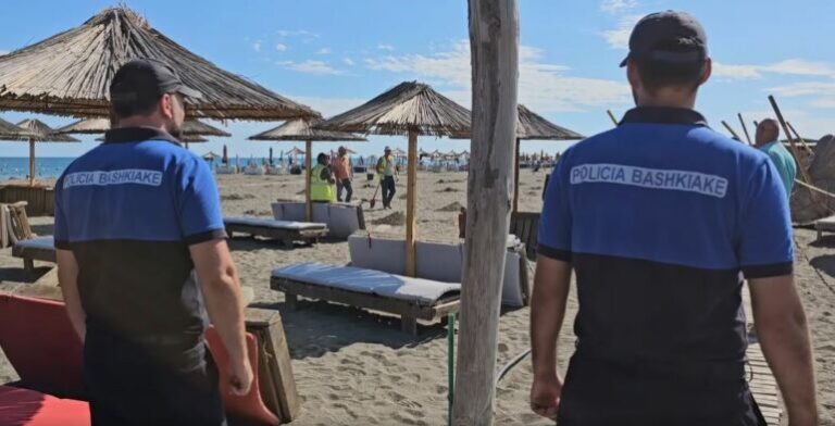 Kryebashiaku Beci publikon videon nga plazhi i Velipojës: Sekuestrim shezllonësh pa leje