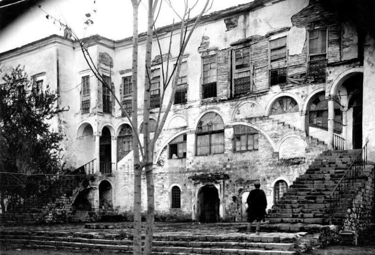 Biblioteka e Familjes Vlora, një thesar i humbur i kulturës dhe pasurisë shpirtërore shqiptare