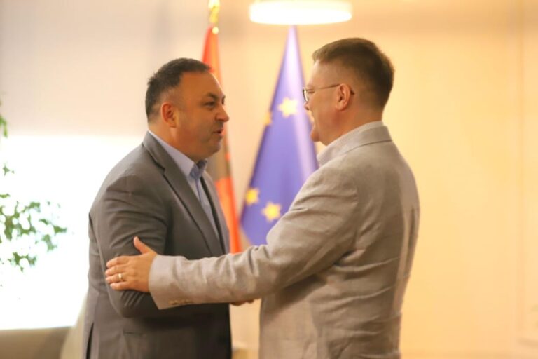 Ministri Hoxha pret në takim ambasadorin e Britanisë në Tiranë: Bashkëpunim mes dy vendeve në fushën e sigurisë