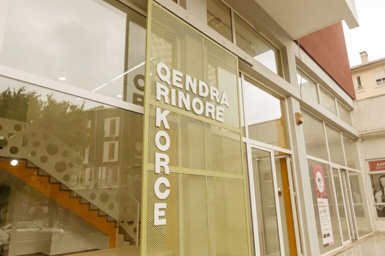 Qendra Rinore në Korçë, Rama poston pamjet: Hapësirë në shërbim të të rinjve që të zhvillojnë talentet