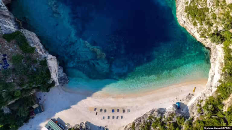 Bumi turistik në Shqipëri: Çfarë thonë statistikat?