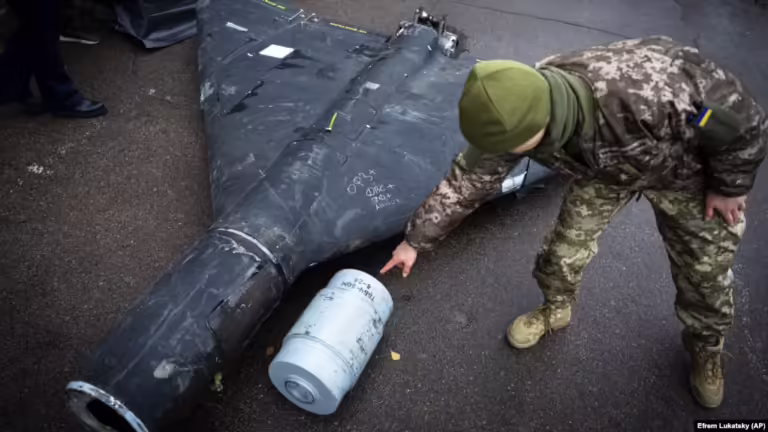 Studime jashtë vendit dhe prodhim dronësh: Si po i shërbejnë fëmijët e huaj makinerisë ushtarake të Rusisë?