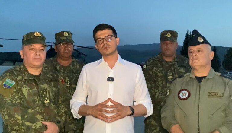FOTO/ Dëmet e larta nga zjarret, ministri Vengu shpjegon procedurat për dëmshpërblimin