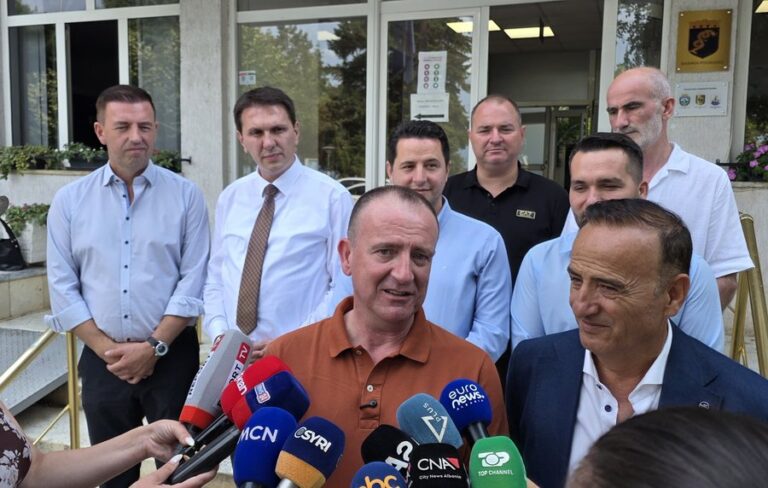 Taravari fajëson kryeministrin Mickovski për thirrjet antishqiptare: Skandaloze dhe të orkestruara
