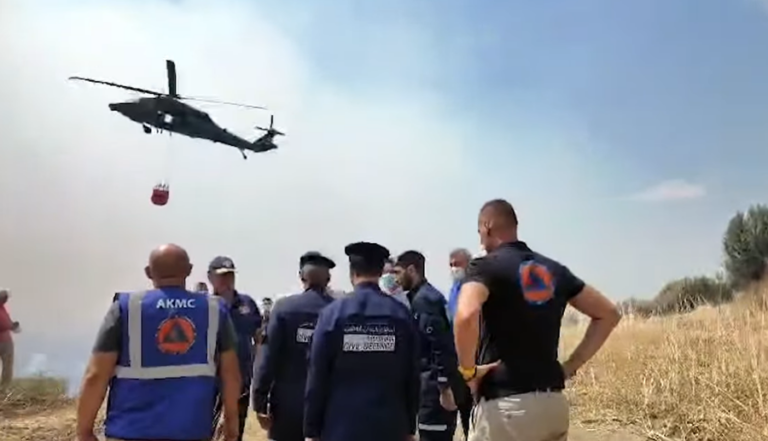 Dy “Black Hawk” nga Emiratet betejë kundër flakëve në Shqipëri