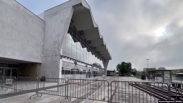Masë paraburgimi për ish-ministrat dhe të dyshuarit tjerë për rastin në Novi Sad
