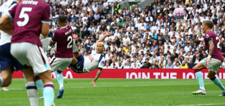 Kapiten Xhaka e nis me fitore sezonin. Richarlison magjik, dopietë kundër Burnley-t