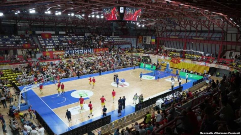 FIBA nis hetim pas thirrjeve antishqiptare në ndeshjen e basketbollit në Kumanovë