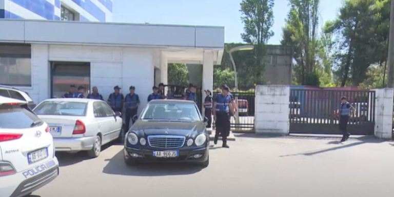 Gazetarët në protestë për News 24, Ministria e Ekonomisë: Nuk ka paguar qira që prej 2017
