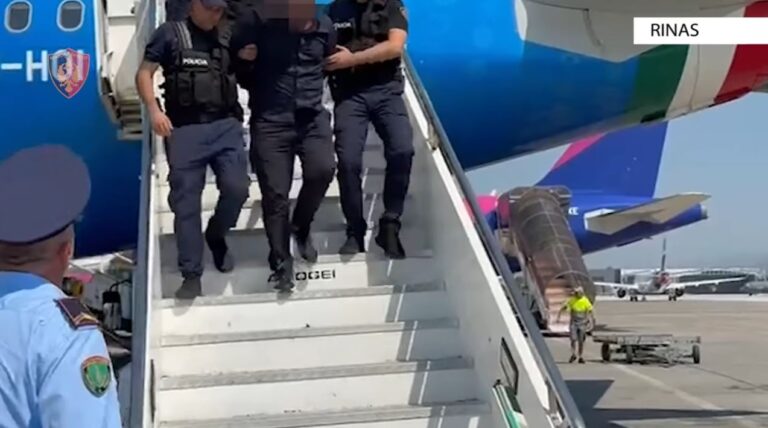 Interpol Tirana me homologët e Romës ekstradojnë të shpallurin në kërkim ndërkombëtar