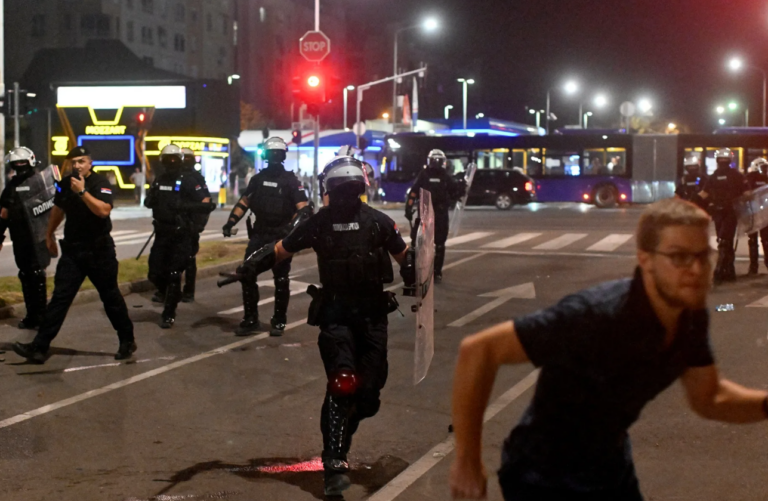 ”Banditë dhe vrasës”, dhunë në protestë kundër qeverisë serbe