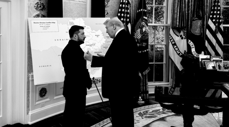 FOTO/ Trump pret Zelenskyn me hartën e territoreve ukrainase të pushtuara nga Rusia