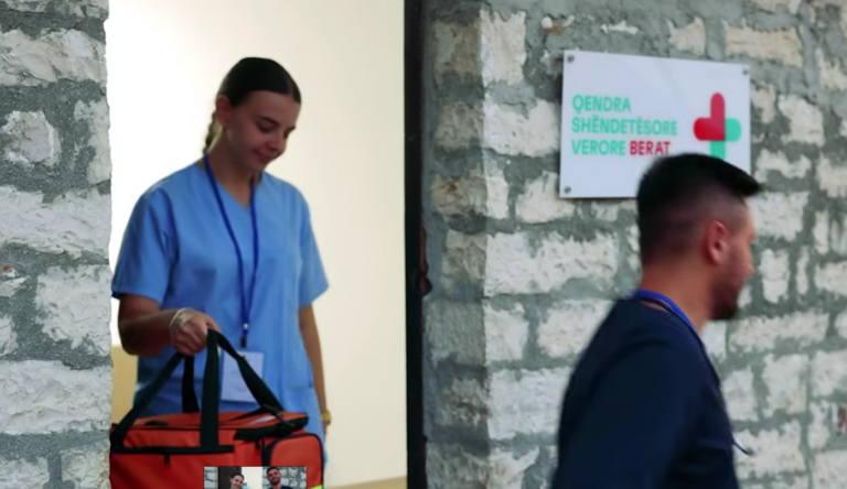 Rama poston videon: Qendra shëndetësore verore në Kalanë e Beratit, shërbim në zemër të trashëgimisë kulturore