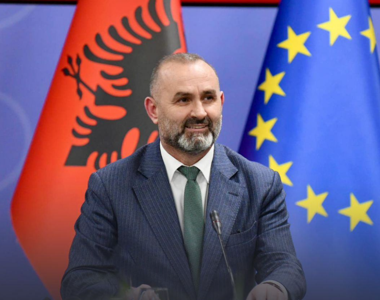 Prishja e ndërtimeve pa leje, ministri Manja: Betejë për territorin dhe Shqipërinë evropiane. Rama nuk po sulmon askënd
