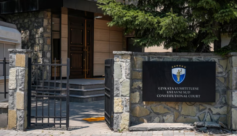 Kushtetuesja: Kuvendi i Kosovës duhet të zgjedhë kreun e ri përmes votimit të hapur