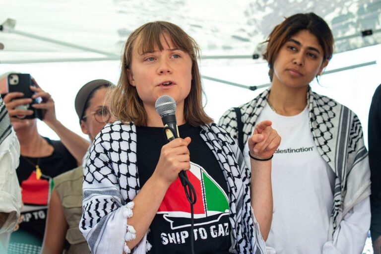 Flotilja humanitare drejt Gazës, e udhëhequr nga Greta Thunberg