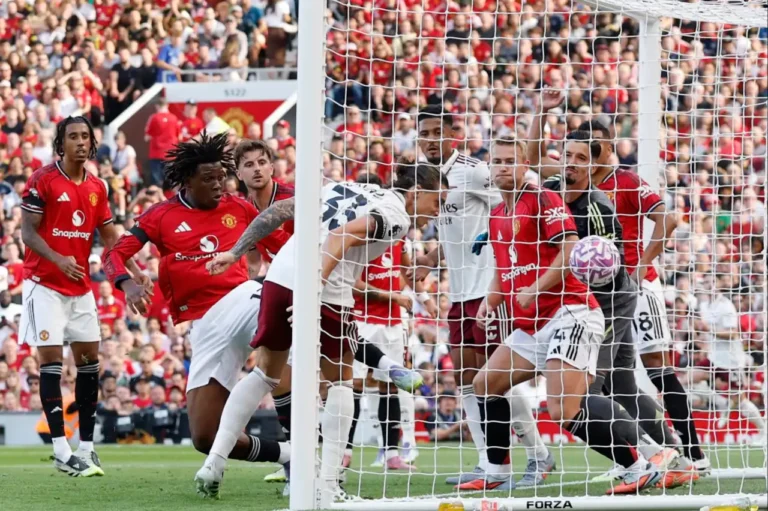 Arsenali fiton supersfidën ndaj United në “Old Trafford”, vendos goli i Calafiorit