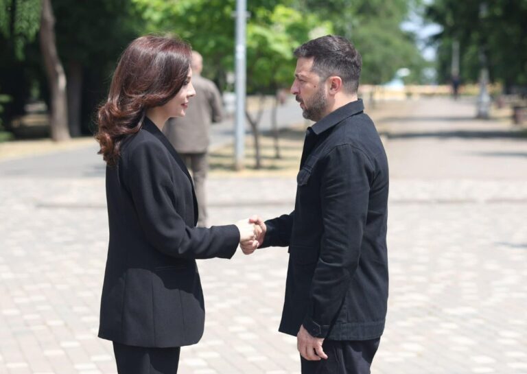 Presidenti Zelenskyy dekoron kryeparlamentaren Spiropali me Çmimin e Lartë “Urdhëri i Princeshës Ollga, i Klasit të Parë”
