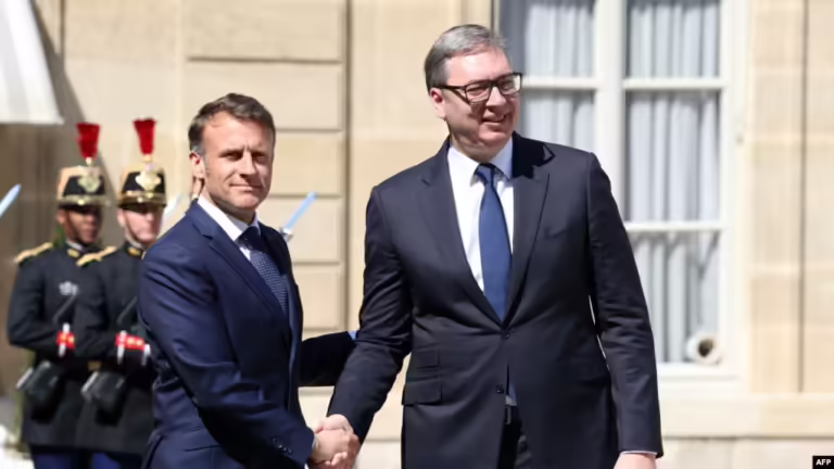 Macron dhe Vuçiq diskutojnë për dialogun Kosovë-Serbi dhe situatën në Bosnje